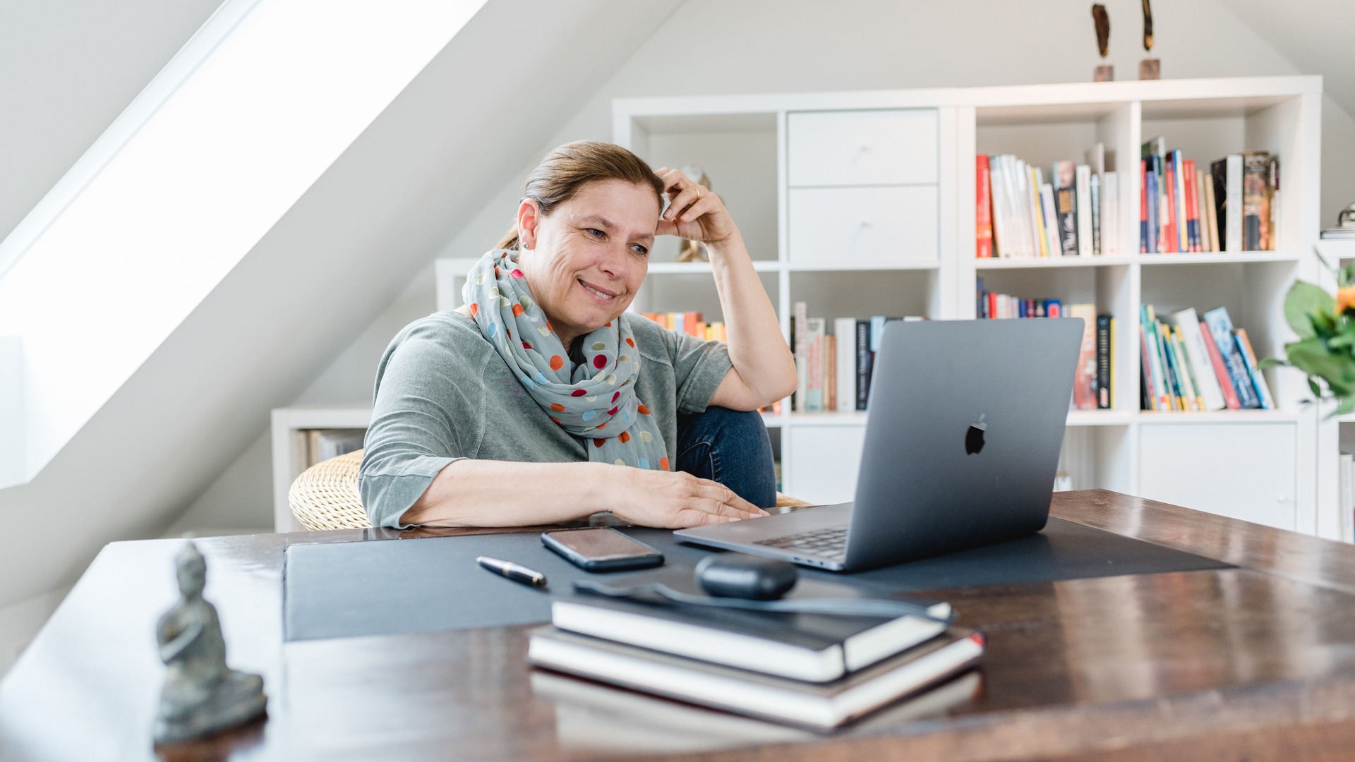 Petra Rodenberg im B&uuml;ro